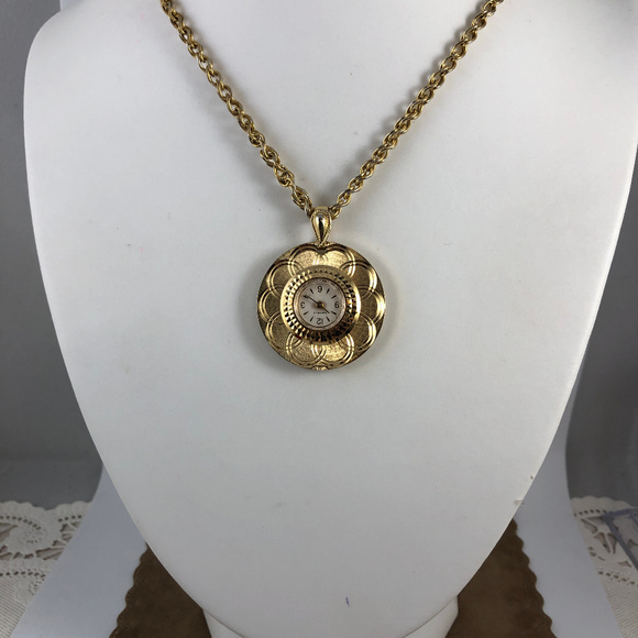 Vintage Caravelle Pentant Watch with 24in Chain main image 4